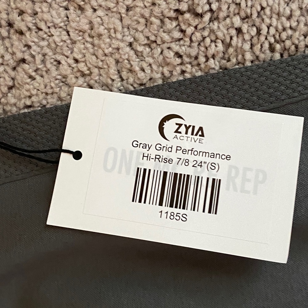 NWT 7/8 Performance Leggings